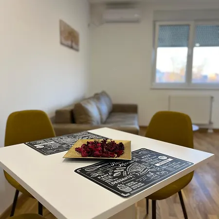 Lana شقة نوفي ساد